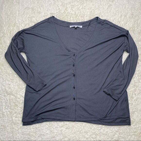 NWOT Cupcakes and Cashmere Long Sleeve Gray v-neck - Picture 1 of 11